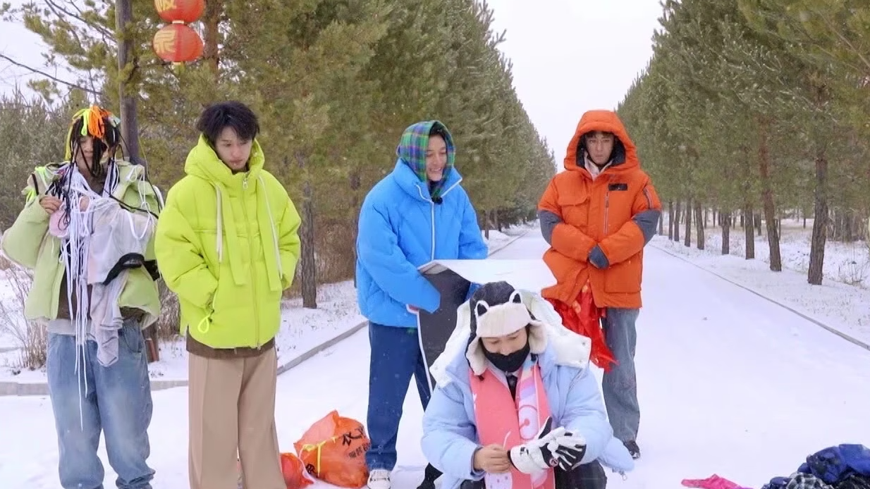 极限挑战 第10季丨黄晓明给"岳云鹏"穿满裤衩,贾乃亮辣评:批发裤衩