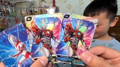 四盒奥特曼卡片拆出双sp卡_31精彩片段