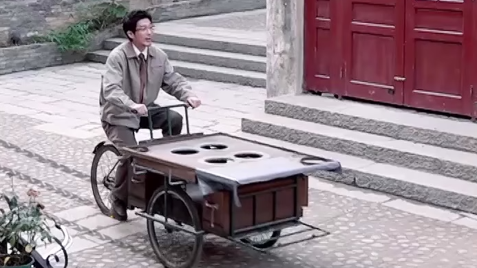 开始推理吧 第2季丨白买出逃记→别人掰大腿,白宇骑三轮车跑啦