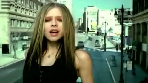 Avril Lavigne《Everybody Hurts》官方版