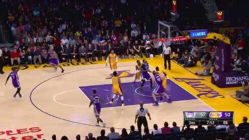 《NBA全场集锦》【扣篮】库佛斯接考辛斯妙传 单手劈扣力压华山