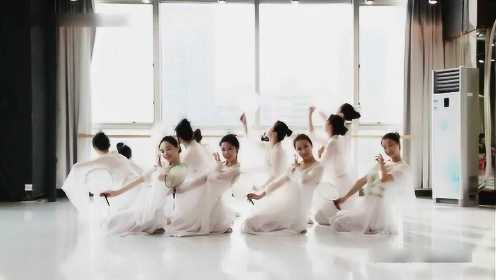【单色舞蹈】唯美古典舞《雨中花》 古风舞蹈来一发