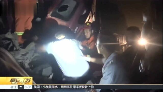 宿迁:刚开车门就被撞 夜间行车要小心