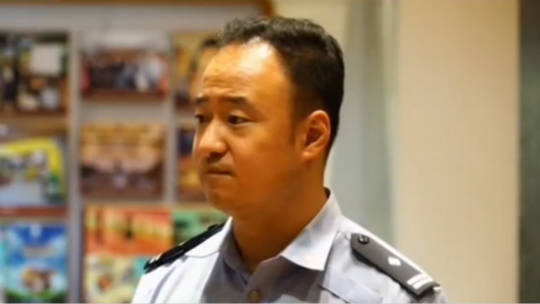 登山被困事件频发 记者体验攀爬风险