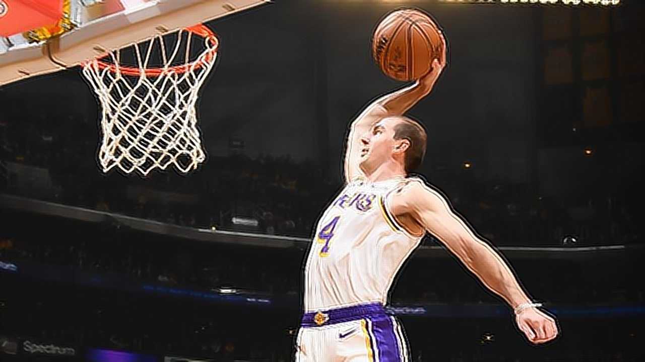 洛杉矶湖人秃进去就是一记暴扣卡鲁索反击砸扣让魔兽合不拢嘴