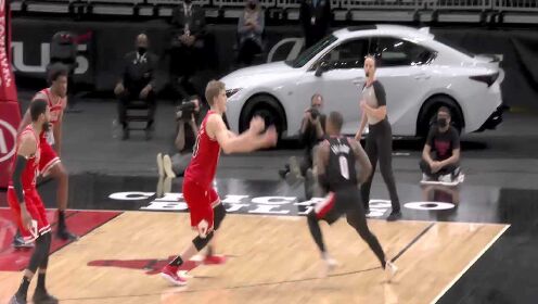 《TOP时刻》31日NBA最佳镜头 利拉德掐表读秒上演压哨绝杀