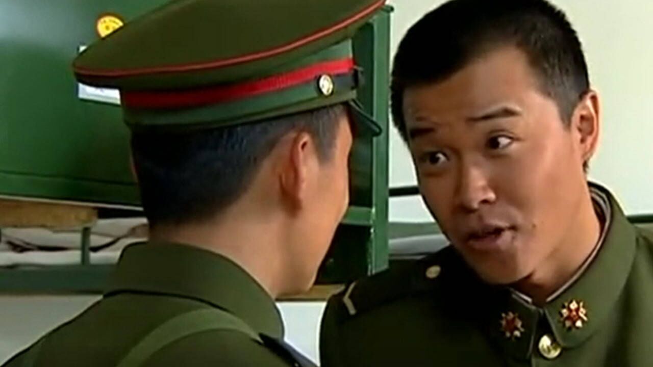 《士兵突击》第8集02:成才太精明!走哪里都揣着三包烟_高清1080P在线观看平台_腾讯视频