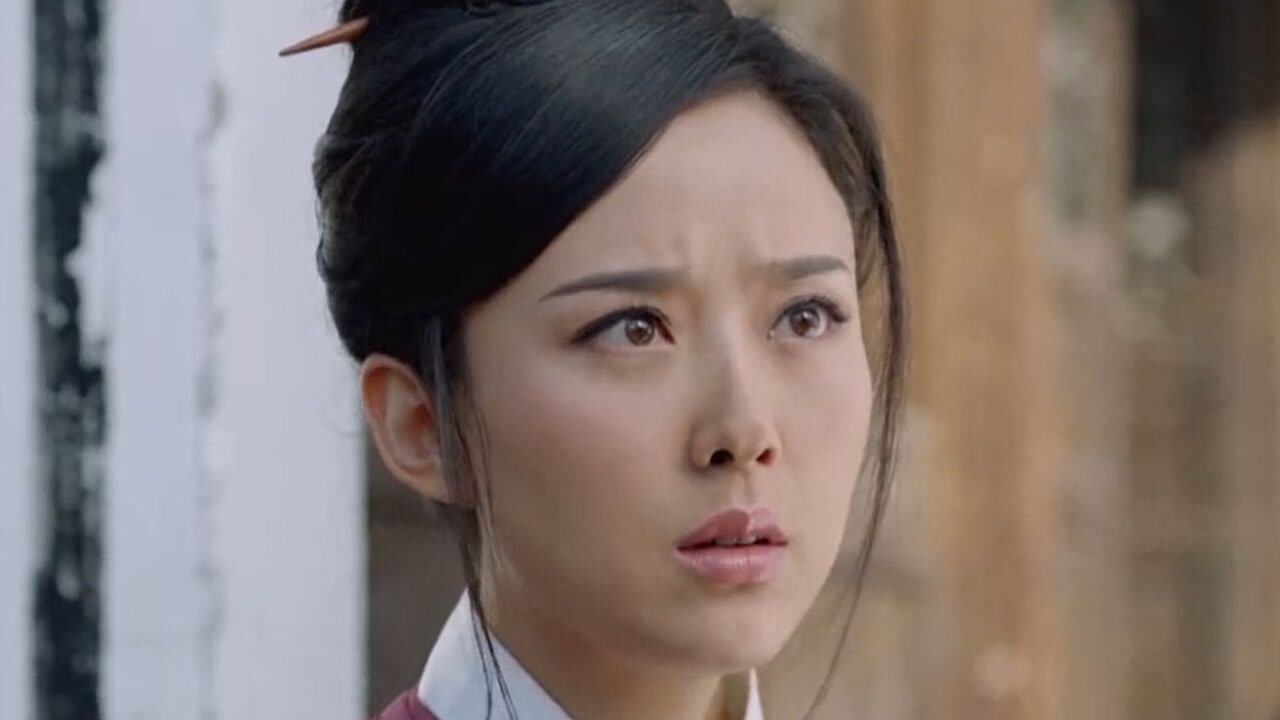 《抗倭英雄戚继光》第14集 01:王昱竹亲手缝鞋垫送给戚继光,她看着