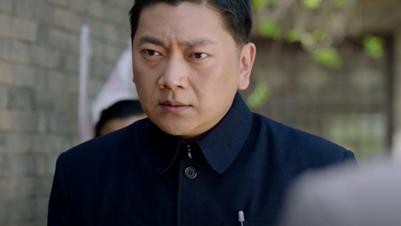 《芝麻胡同》第7集02:严振声遭人围堵,牧春花再次帮他解围