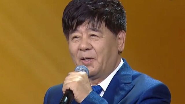 王洁实演唱《莫让年华付水流》