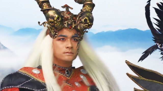 济公使出罗汉翻天印和小小鸟决斗