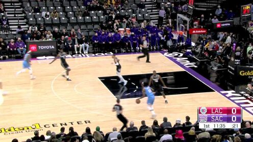 《NBA全场集锦》曼恩推反击精准分球中路 祖巴茨接球举火烧天