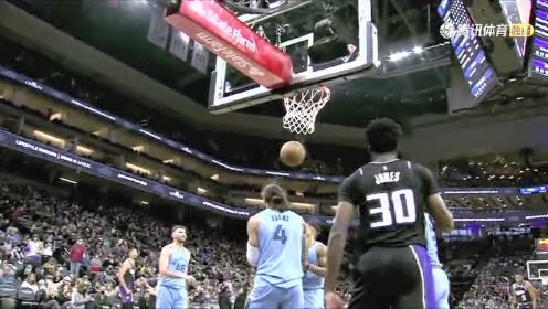 《NBA全场集锦》真男人就碰一碰 巴恩斯硬刚亚当斯2+1