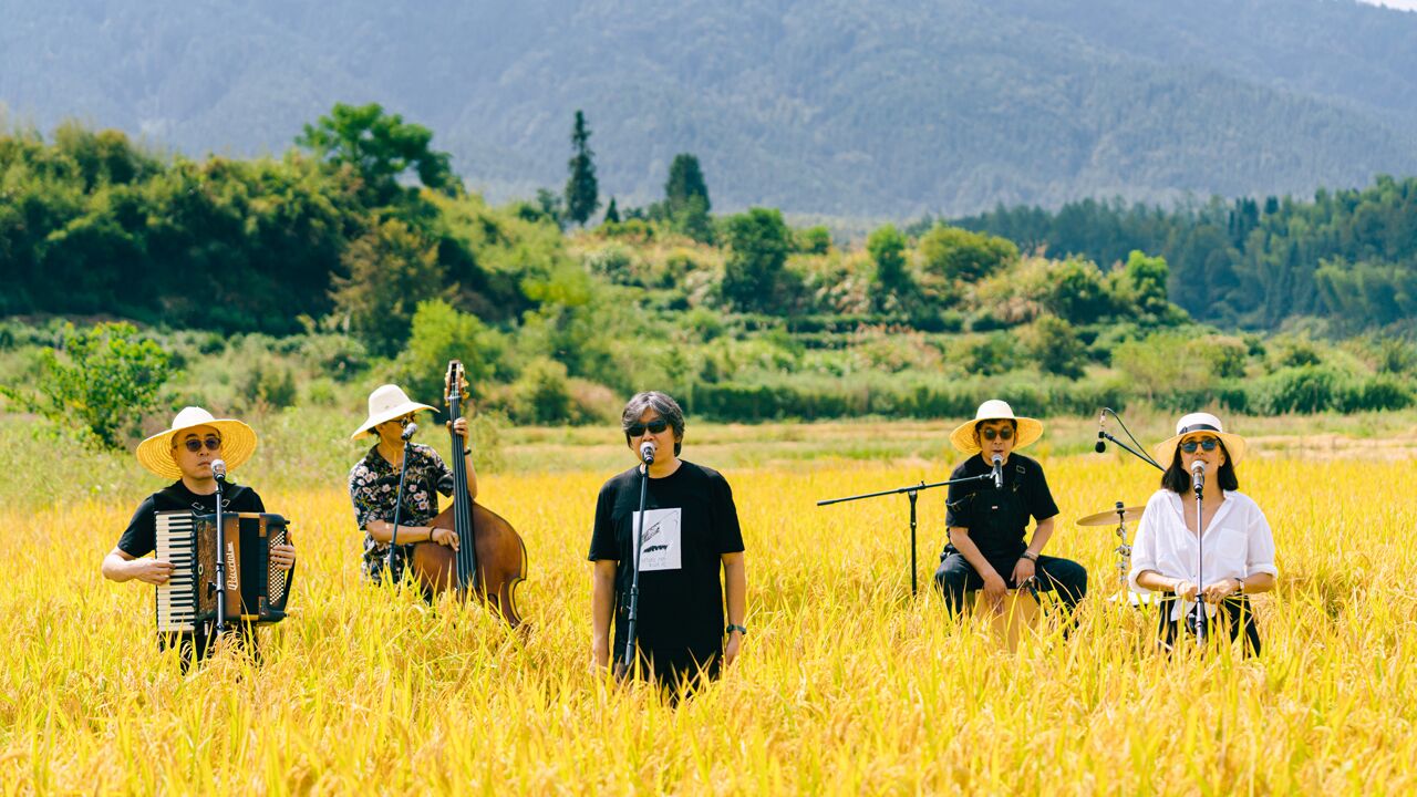 正片请戳 97第1集:《永远不说再见》老狼&河乐队x安徽黄山@老狼