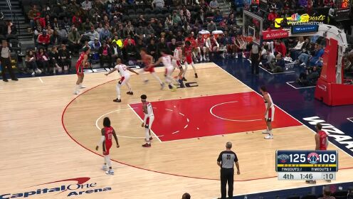 《NBA全场集锦》兢兢业业！坦普尔空位三分张手就有