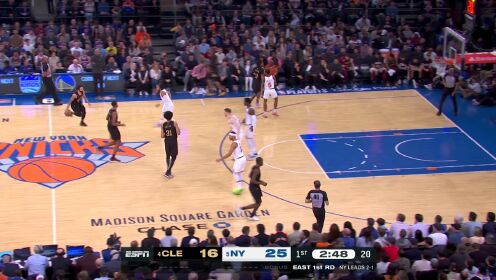《NBA全场集锦》新仇旧怨一起算！兰德尔旱地拔葱惨遭莫布利无情隔扣