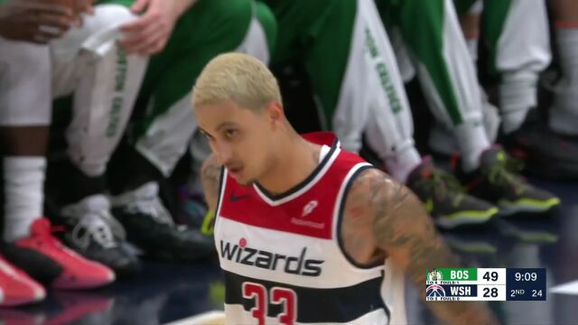 库兹马vs凯尔特人集锦 15中9拿下21分5篮板4助攻被迫三节打卡