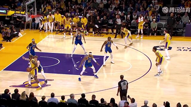 NBA：勇士险胜湖人 库里18分 詹姆斯12分