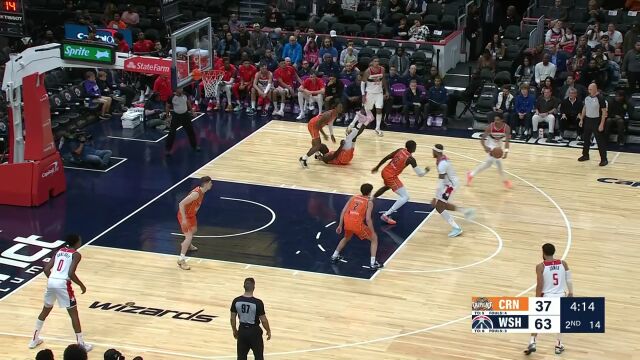 天赋满满！ 库利巴利高高跃起抢下进攻篮板拿下两分