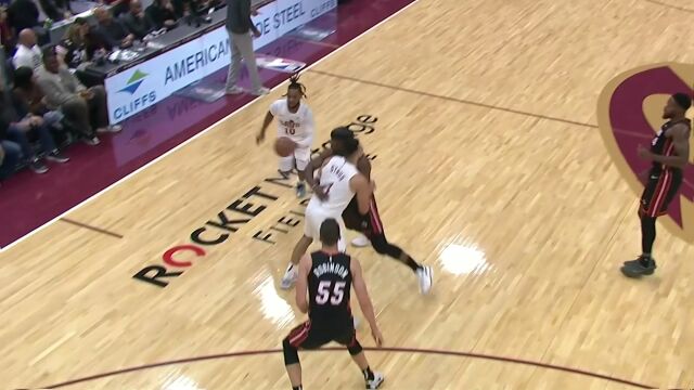 一步杀到禁区！加兰瞬间启动强杀罗宾逊打成2+1