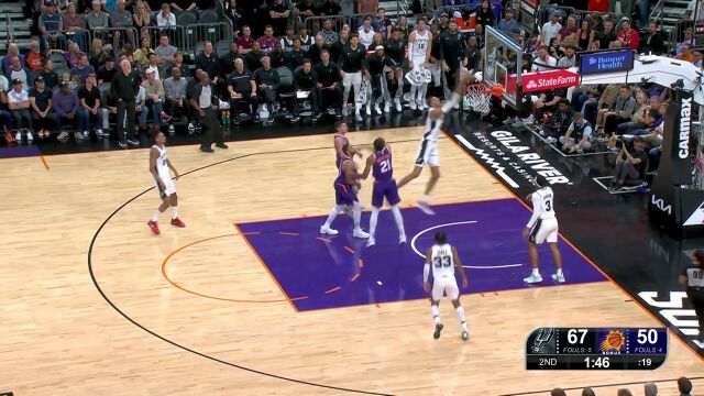 从罚球线就开始起飞 文班亚马双手大鹏展翅华丽虐筐