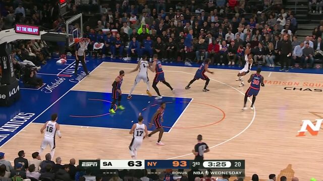 虽迟但到！文班面对防守中投稳稳命中 拿下本场第一记运动战得分