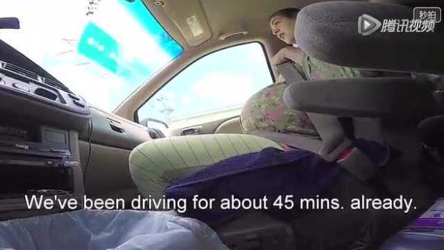 实拍外国人车上生小孩