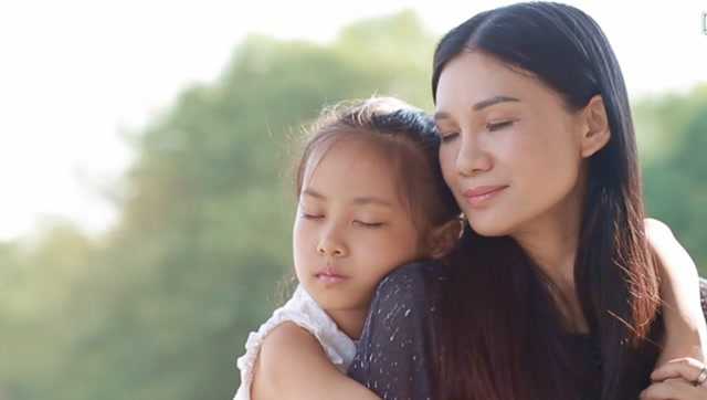 8岁夏侯钰涵空灵演唱唱给妈妈的歌献给天下所有的妈妈