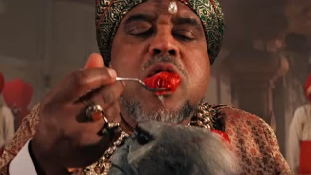 冰冻猴脑生吃甲虫活吞黄鳝印度小国招待宴会吓坏金发美女