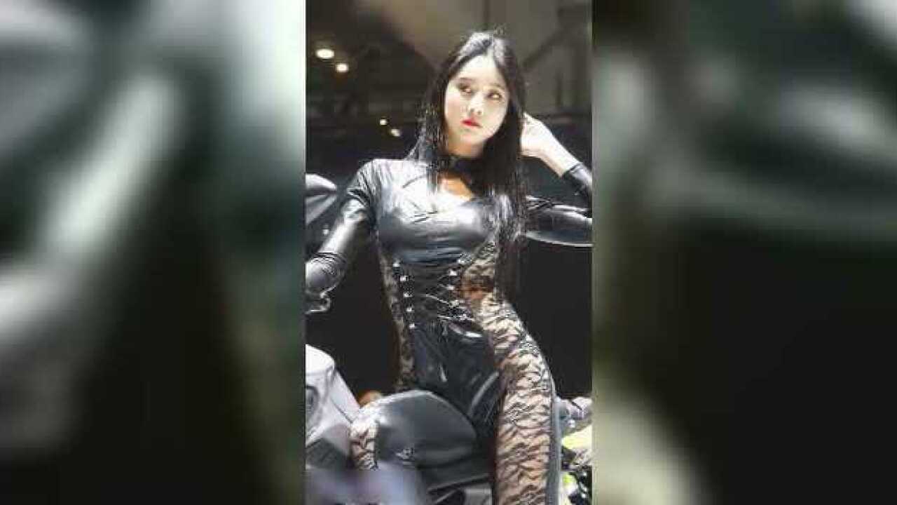 女王大人驾到韩国机车美女靓模大秀紧身衣的魅力腾讯视频