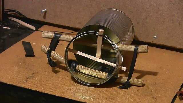 用一个铁罐做的捕鼠陷阱