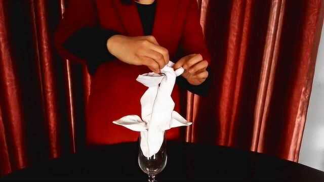 教你如何折出高级酒店才能见到的餐巾折花—马蹄莲