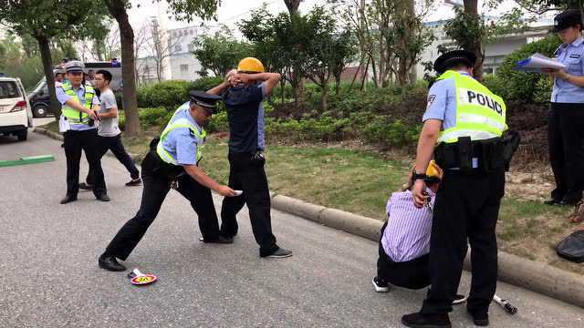 演练抓捕坏人视频