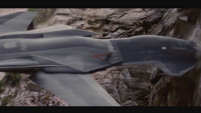 机器人的反抗:最先进战机鹰爪飞行器被人工智能队友秒杀