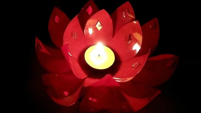 中秋八月十五放河灯,自己手工制作一个漂亮的河灯