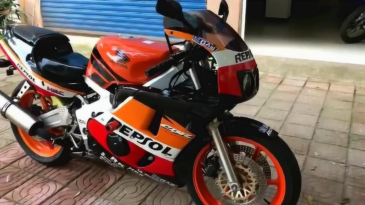 实拍:29期本田cbr400现场着车