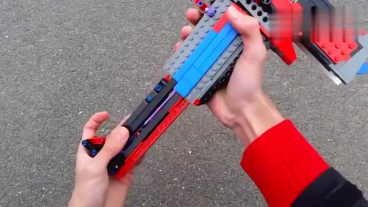 国外大佬居然用乐高拼出了各种枪可点射可连发