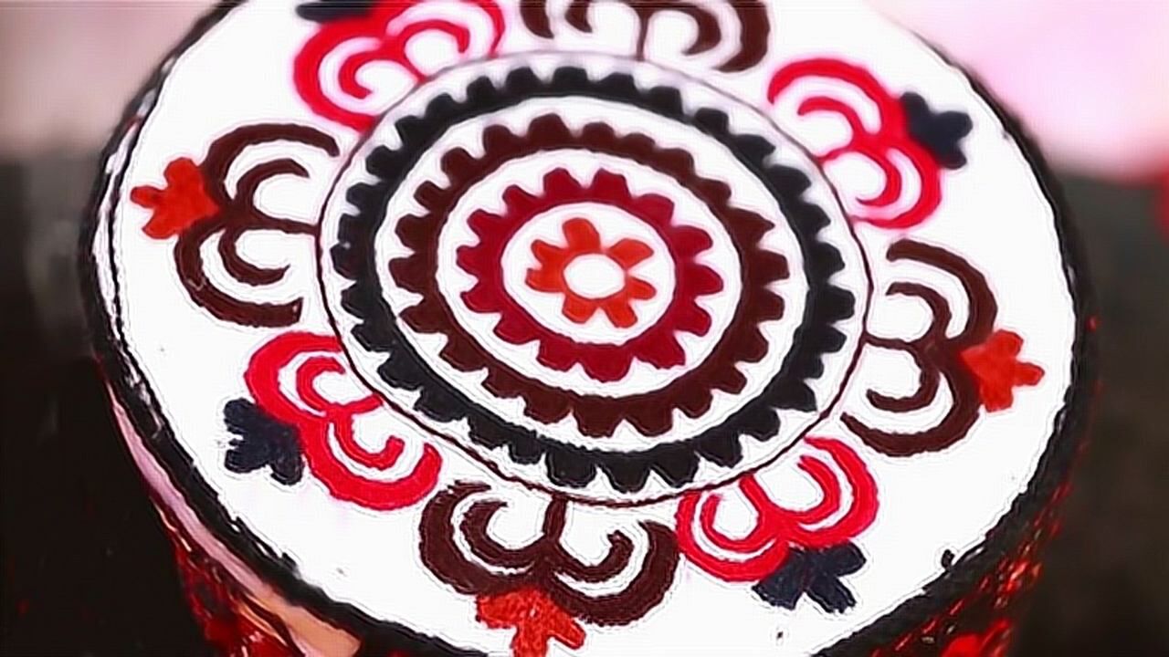 不急|在帕米尔高原,每个塔吉克人都穿着"高定"刺绣华服