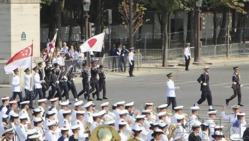 高举太阳旗！日本自卫队参加法国大革命纪念日阅兵式