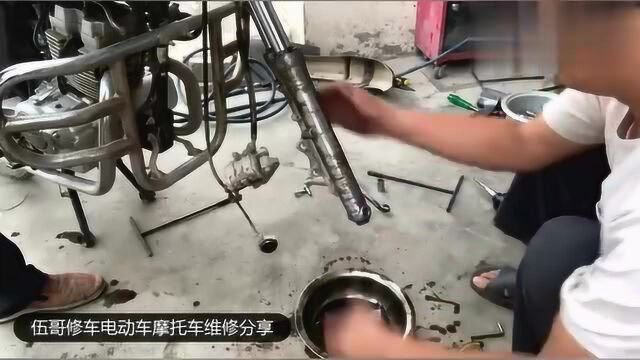 前减震器漏油, 你知道是什么坏了吗? 教你一招可以解决漏油问题