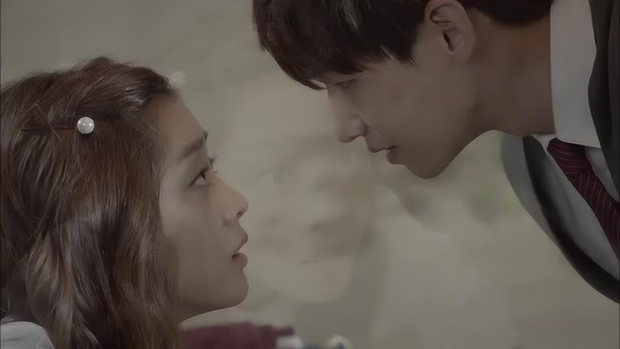 剩余公主:艾琳被权时京泼水露真身,原来都是艾琳的幻想!