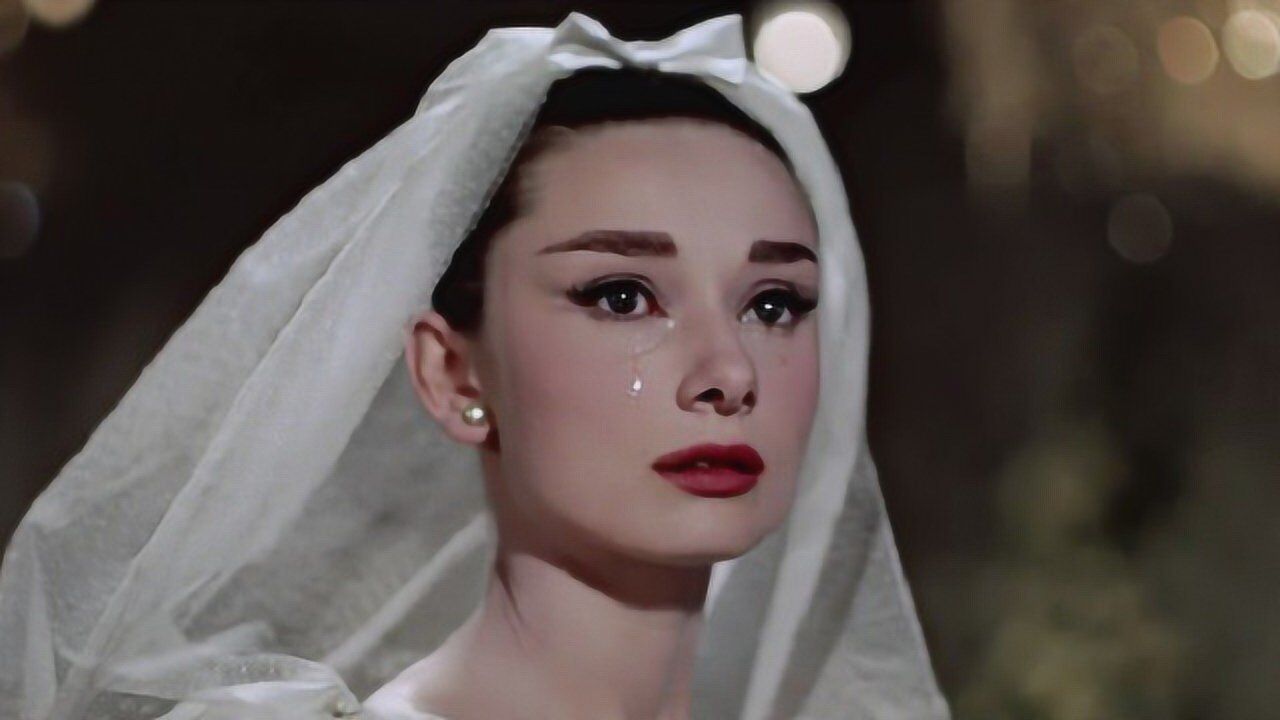 赫本成为超级模特,在巴黎之旅中收获一段甜腻的感情_电影_高清1080p