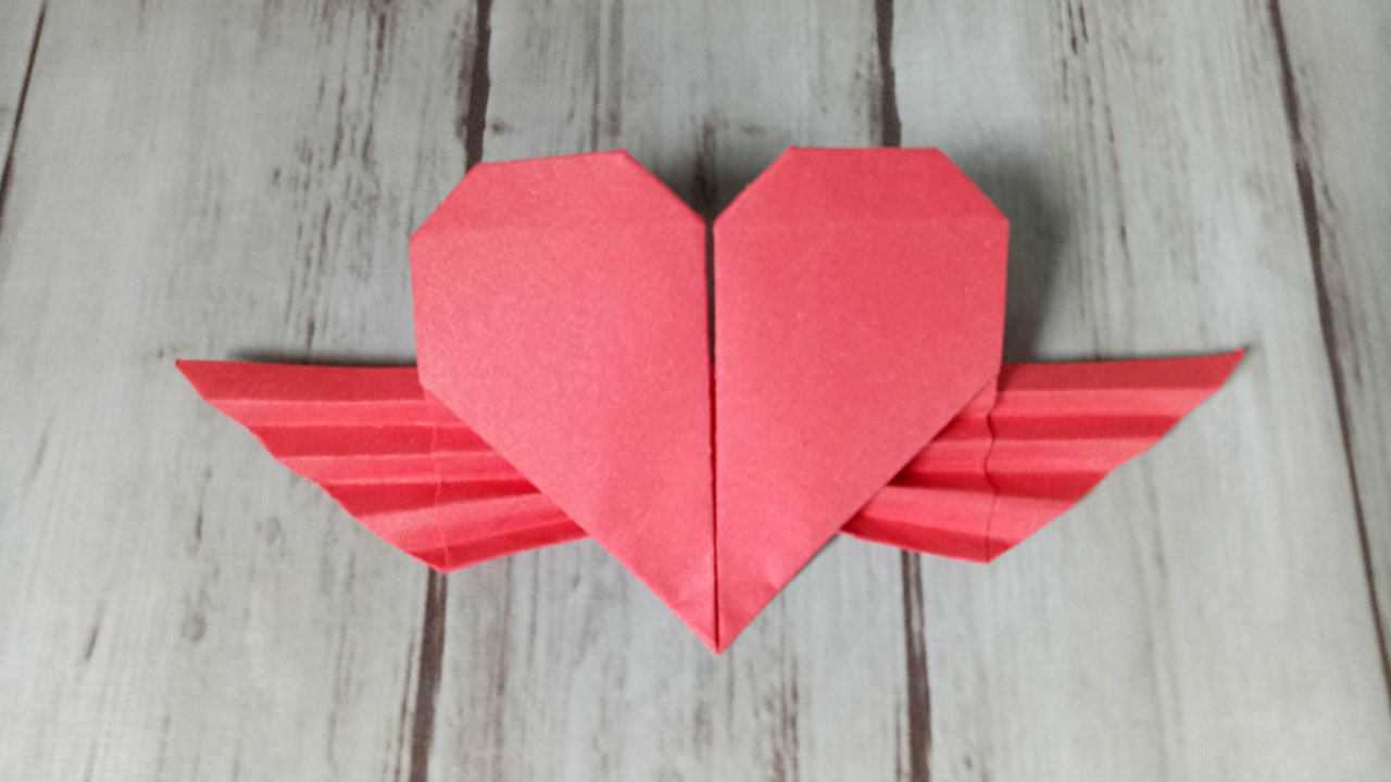 手工折纸教程带翅膀的爱心折纸方法简单折了送给喜欢的人吧