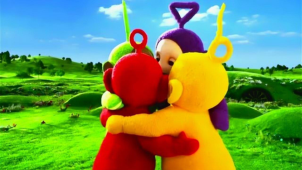 新天线宝宝天线宝宝在草地上快乐的唱歌玩耍真的好开心啊