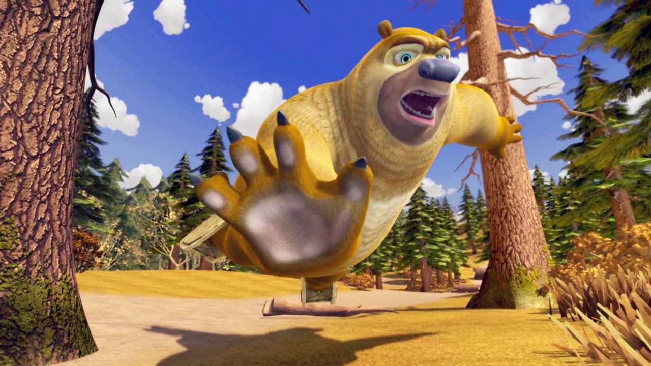 熊大快来帮忙,熊二要摔倒了