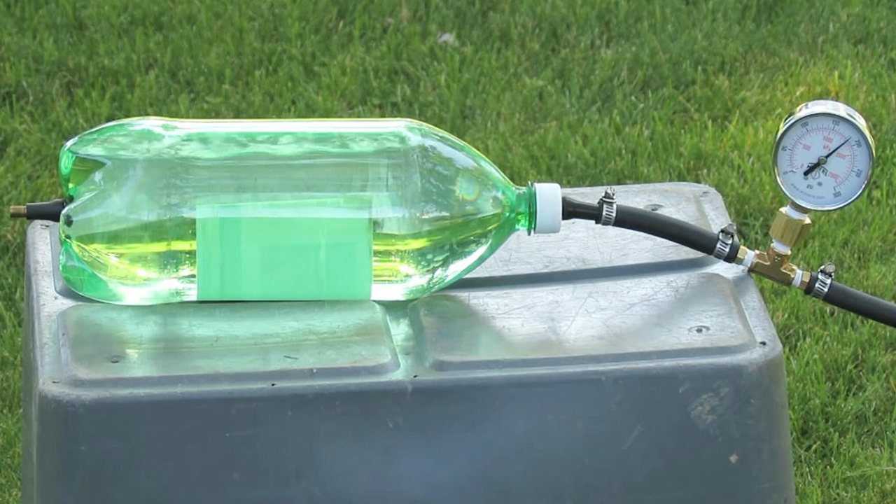 测试:在饮料瓶内压缩空气,瓶子可以承受多大的气压?