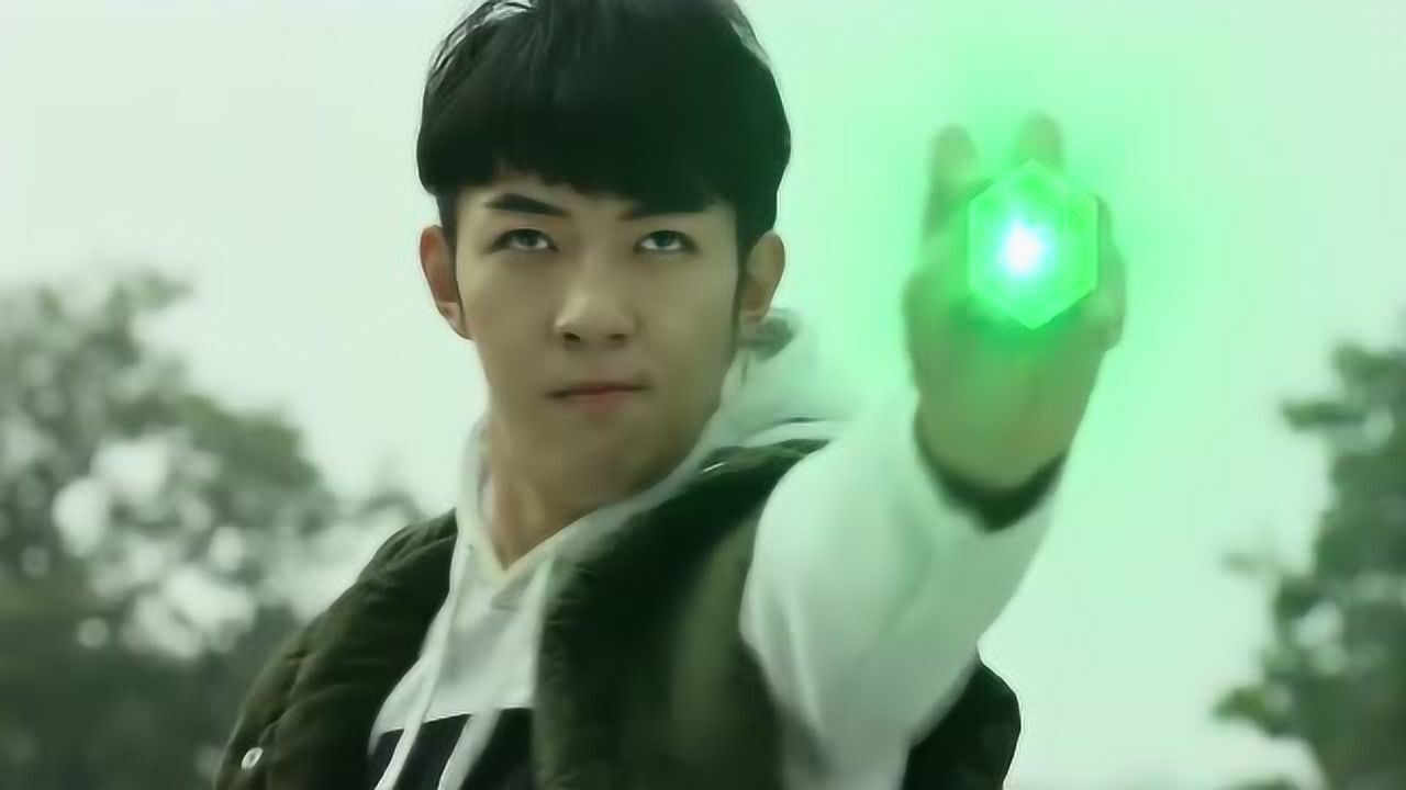 《精诚的心群英传奇》刘沛变身传奇英雄,帅气的救下了孩子们