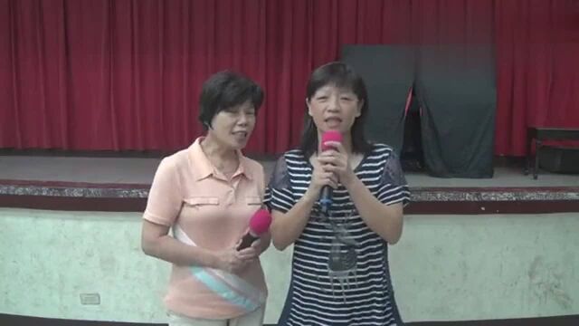 两位大姐翻唱谢军网络歌曲《做你的爱人》,自娱自乐好开心!