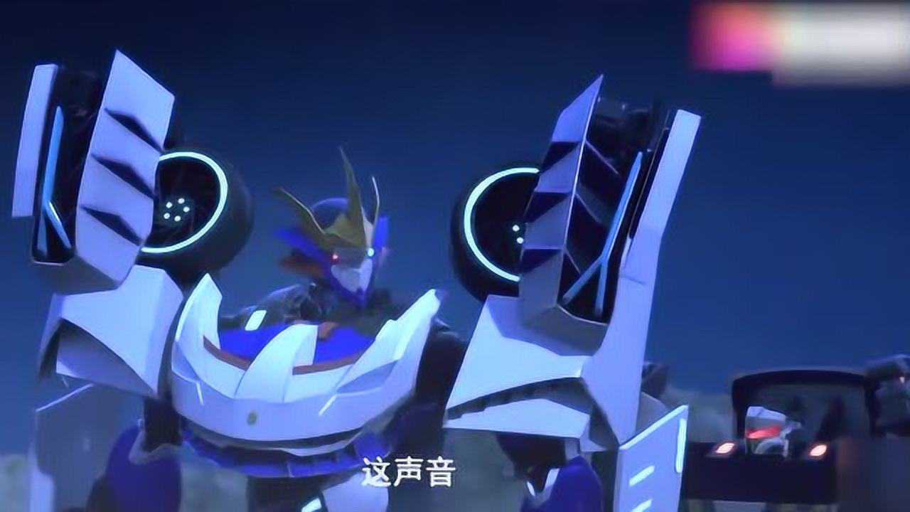 机变英盟:神光叱风云从双锵龙手下救下无歼道,无歼道一脸问号