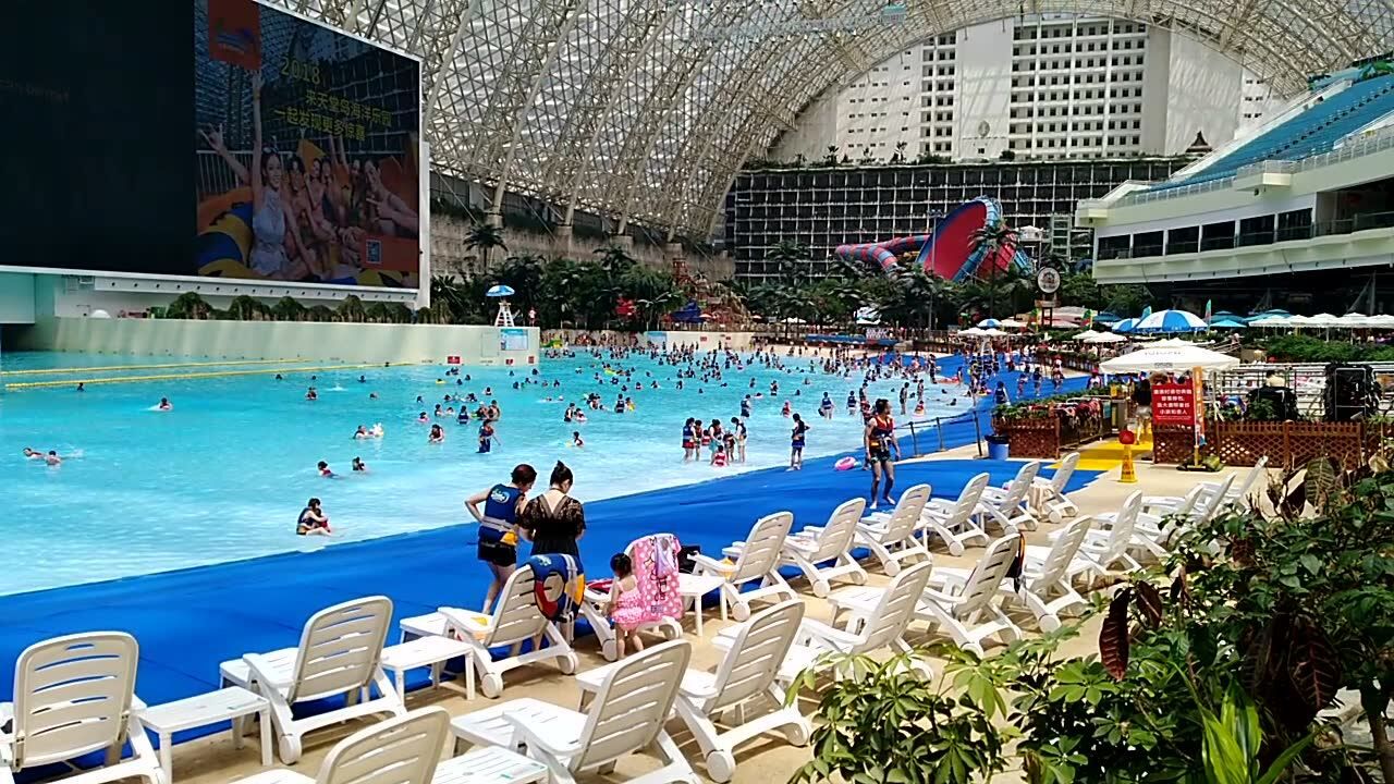 成都环球中心天堂岛海滩冲浪